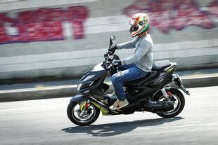 Prova Yamaha Aerox R Naked recensione con pregi e difetti scheda tecnica e velocità inSella