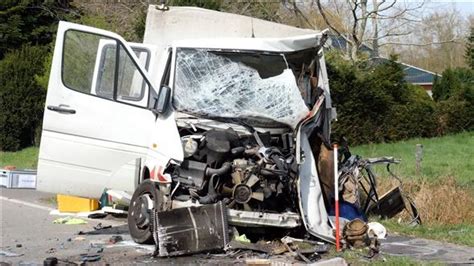 Tödlicher Unfall Auf B438 In Collinghorst Transporter Kollidiert Mit Ackerschlepper Borkumer