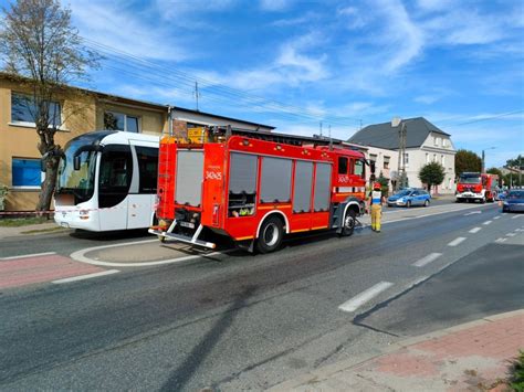 Calisia pl Dziecko wjechało na rowerze pod koła autobusu Trwa akcja