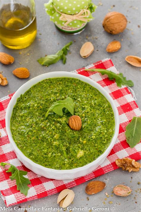 Pesto Di Rucola Con Pistacchi Mandorle E Noci Pronto In Minuti