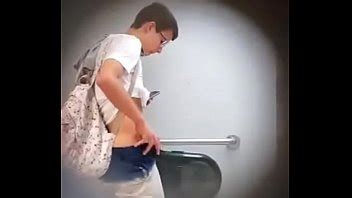 Chico Blanco Caliente Meando Y Golpeando Un Sin Semen XVIDEOS