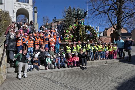 Von und mit den Kindern 11 Osterbrunnen in Lugau ist geschmückt