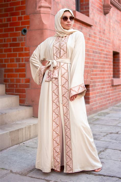 Pin By Haleema Zaheer On Bohemian Muslim Queen Abayas Fashion