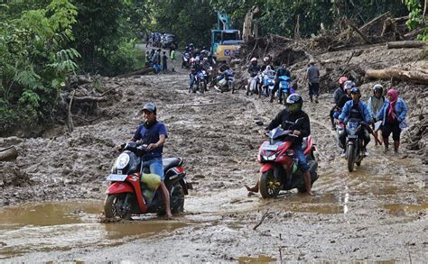 Sempat Tertutup Longsor Jalan Kandangan Batulicin Sudah Bisa Dilewati