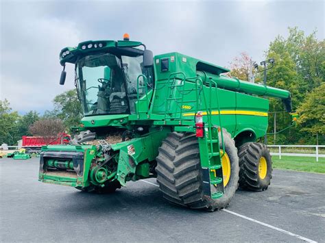 John Deere S680 Combine