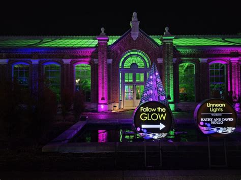 A Christmas Tradition: Missouri Botanical Garden Glow in St Louis