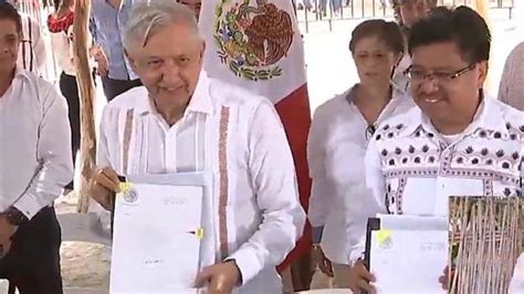 Diario Del Yaqui Amlo Firma Acuerdo Con La Tribu Yaqui