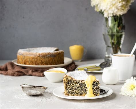 Pastel De Semillas De Amapola Con Az Car En Polvo Foto Premium