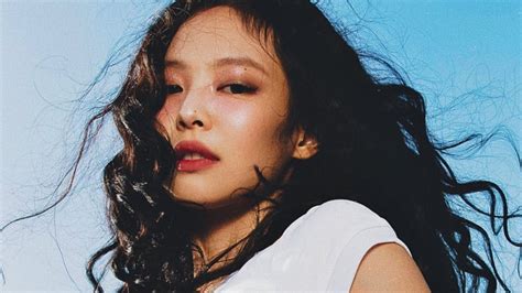 Blackpink S Jennie Dominates Itunes Charts Worldwide With Mantra