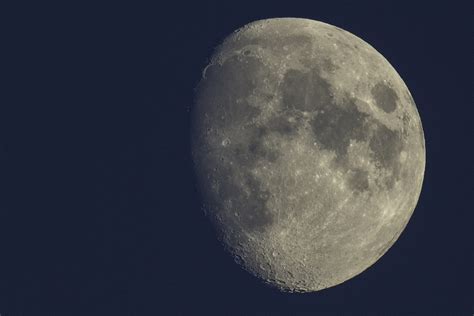 Kuu Vahaava Gibbous Kuun Ilmainen Valokuva Pixabayssa