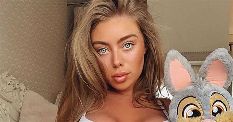 Love Island Tyne Lexi S Boobs Spill Out Of Bra For Intimate Bedroom