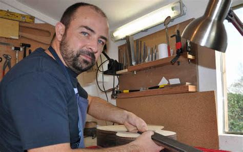 Lutherie Jérémie Geffroy spécialiste en guitare Le Télégramme