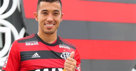 Santos Acerta Com Uribe E Se Aproxima De Acordo Com O Flamengo Por Atacante