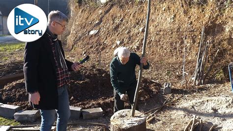 Grom udario u kuću i ubio mu majku a on ostao živ u njenom naručju