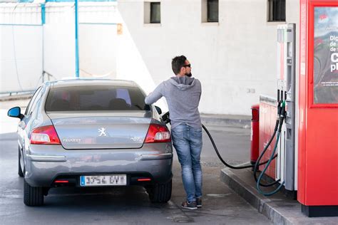 Canarias Es La Región Donde Menos Bajan Los Precios De Los Carburantes