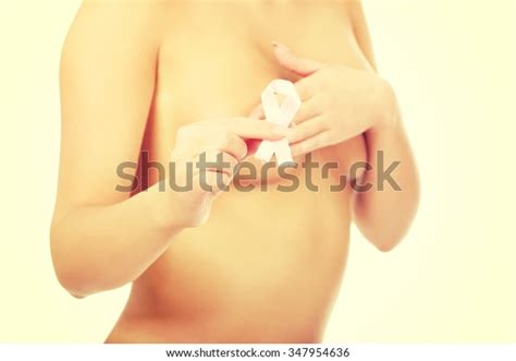 Mujer En Topless Con Cinta Rosada Foto De Stock Shutterstock