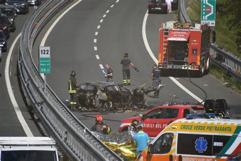 Incidente Mortale In A Lauto Cappotta E Va A Fuoco Muore Bimba Di