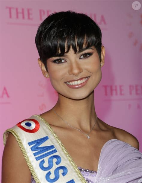 Photo : Eve Gilles (Miss France 2024) - Photocall du 5ème gala de ...