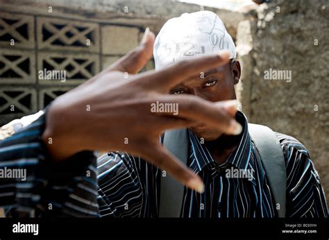 Gang signs hi-res stock photography and images - Alamy