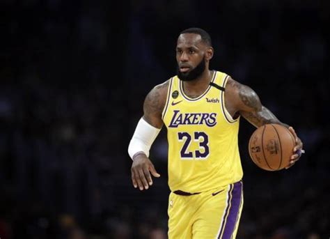 LeBron James extiende su contrato con los Lakers de Los Ángeles