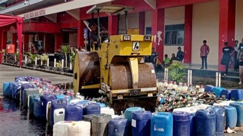 Polresta Banyumas Musnahkan Ribuan Liter Minuman Keras Hasil Operasi