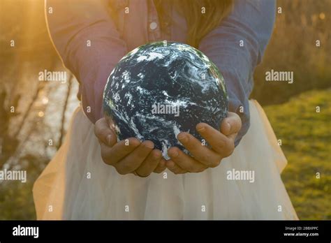 Planète Terre Mains Banque De Photographies Et Dimages à Haute