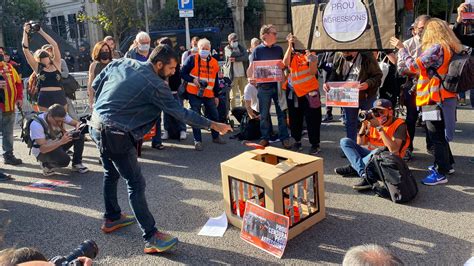 Concentració per reclamar l absolució del fotoperiodista Albert Garcia