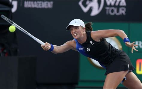 Tenis Iga Swiatek logra gran debut en las WTA Finals en Cancún El