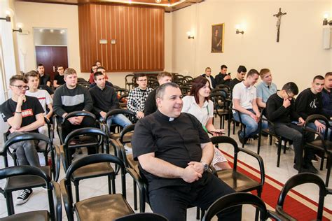 Nadbiskupsko Sjemeni Te Zmajevi Doma In Tradicionalnog Nacionalnog