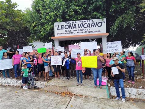 El Heraldo De Tuxpan Padres Toman Escuela