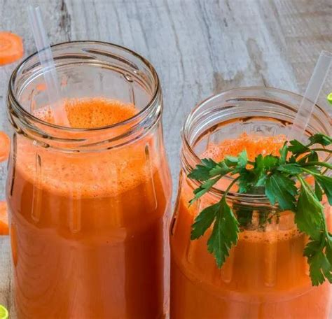 Beneficios del jugo de zanahoria limón y apio ayuda a desintoxicar el