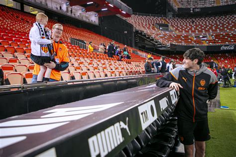 Nuestros Jugadores Ya Est N En Mestalla Valencia Cf