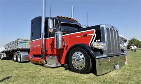 Ready To Haul Neat 2008 Peterbilt 389 Sleeper Cab Semi Truck For Sale