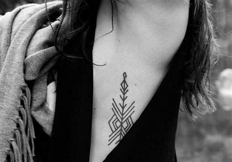 Tatouage Des Côtes Tribal 20 Tatouages Inspirants à Se Faire Sur Les