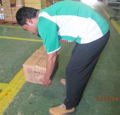 mengangkat benda benda   berat lebih efektif