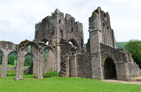 Llanthony Priory | Llanthony, Wales - Atlas Obscura