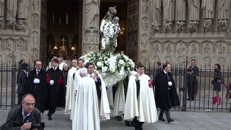 Notre Dame De Paris Assomption 2014 Procession Youtube