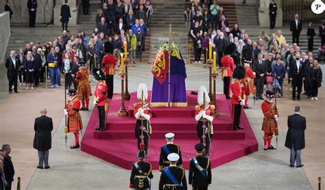 Elizabeth Ii L Homme Qui A Saut Sur Son Cercueil S Explique Ses