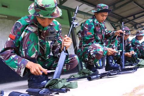 Pemeriksaan Senjata Api Tni Antara Foto