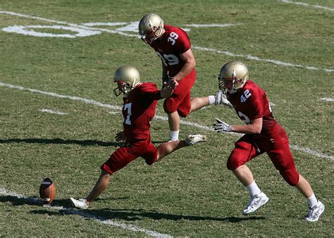 Download American Football Goal Kick Wallpaper