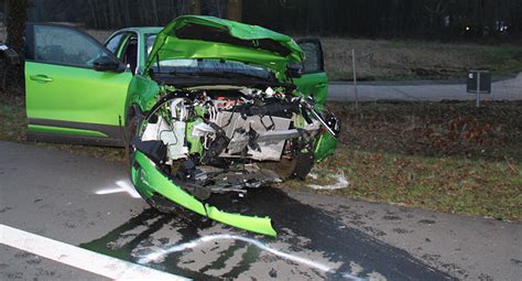 Nachrichten Hille Zwei Verletzte Nach Unfall Auf L Hallo Minden