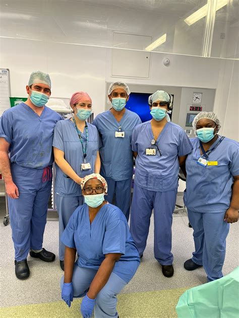 Surgeon pioneers use of smart glasses to teach students | Royal Free London