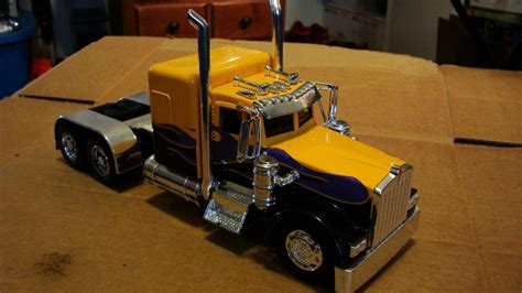 RARE KENWORTH SUPER NICE SEMI TRACTOR 1:32 Scale | #4606205392