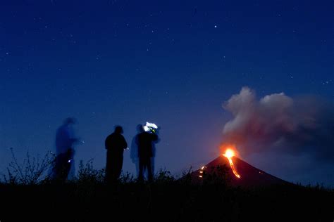 Nicaraguas Momotombo Volcano Erupts For The First Time In 100 Years