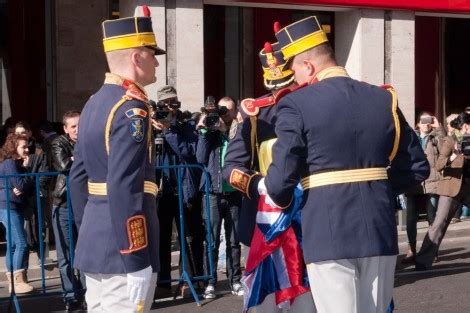 Ceremonia Inimii Reginei N Imagini Familia Regal A Rom Niei