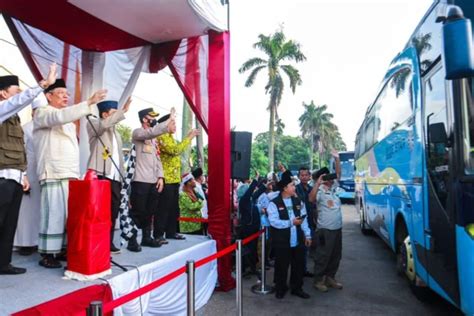 Wali Kota Lepas Keberangkatan Calon Jemaah Haji Asal Tangsel