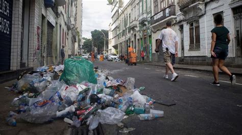 Garis Recolhem Mais De 200 Toneladas De Lixo Nas Ruas Do Rio 12 02