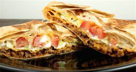 Homemade Crunchwrap Supreme Recipe #dinner #deliciousmeal