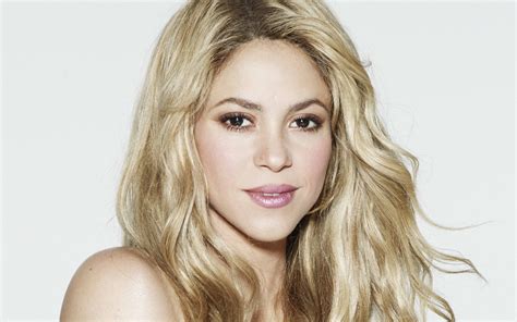 Download Brown Eyes Blonde Face Colombian Singer Music Shakira HD Wallpaper