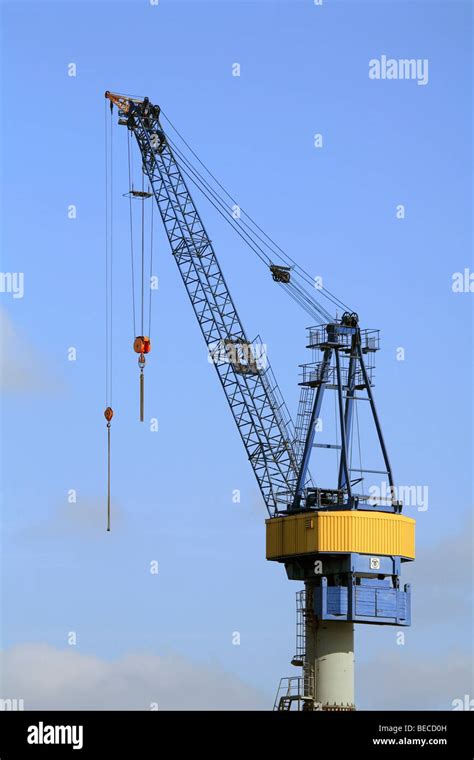 Wharf Crane High Resolution Stock Photography And Images Alamy